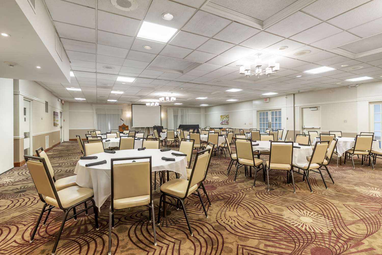 Best Western Plus Steeplegate Inn 50/51