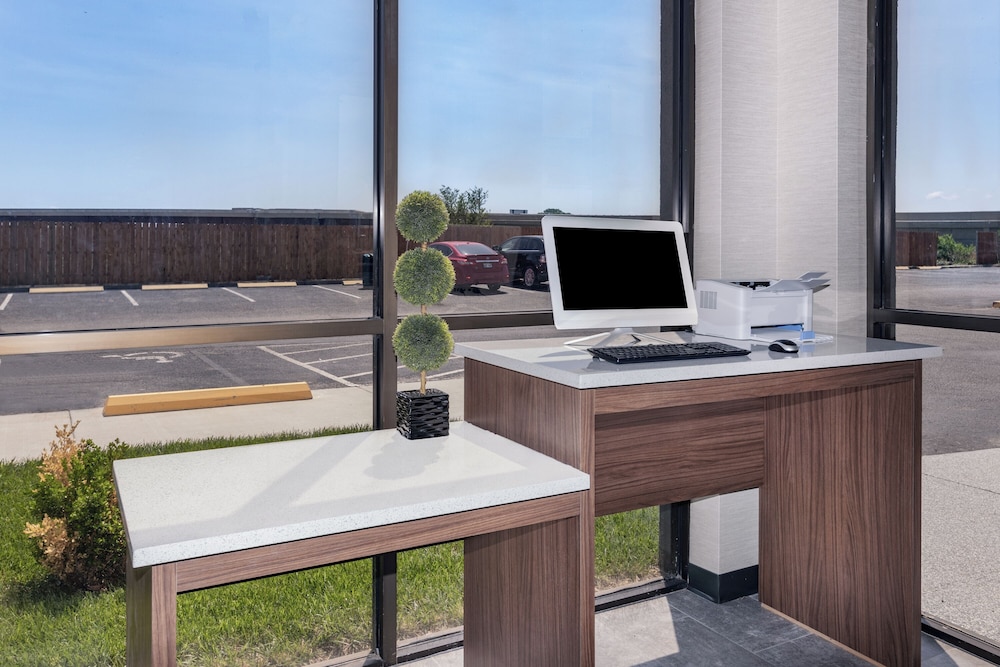 Hawthorn Suites by Wyndham Wichita Airport 34/44