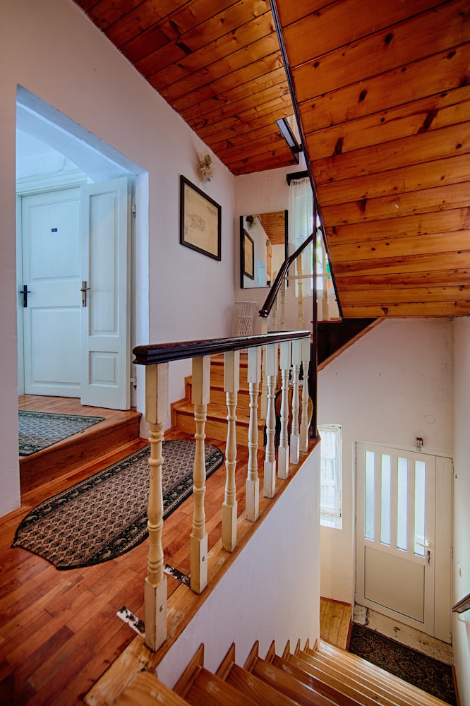 Mira Seafront Guesthouse 23/46