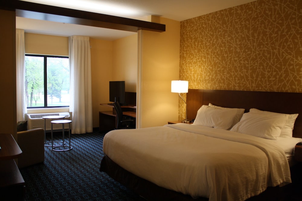 Suite, King Bed, Sofa, Accessible