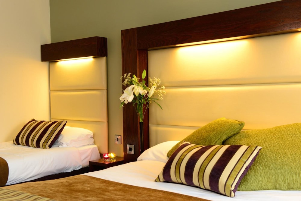 Treacys Hotel Enniscorthy 13/63