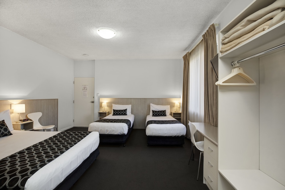 ADELAIDE ROAD MOTOR LODGE 20/49