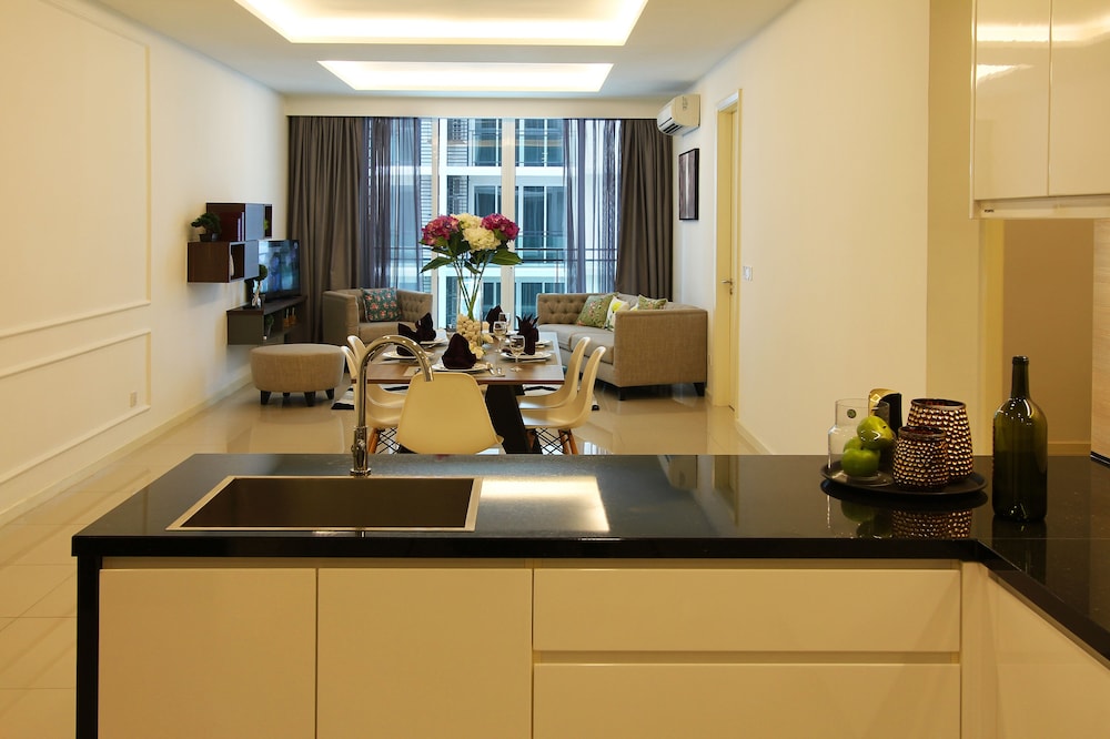 The Shore Hotel & Residences 42/65