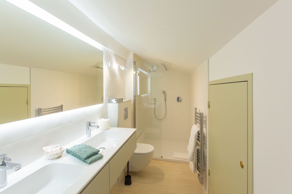 HOTEL LES ARMOIRIES 16/66