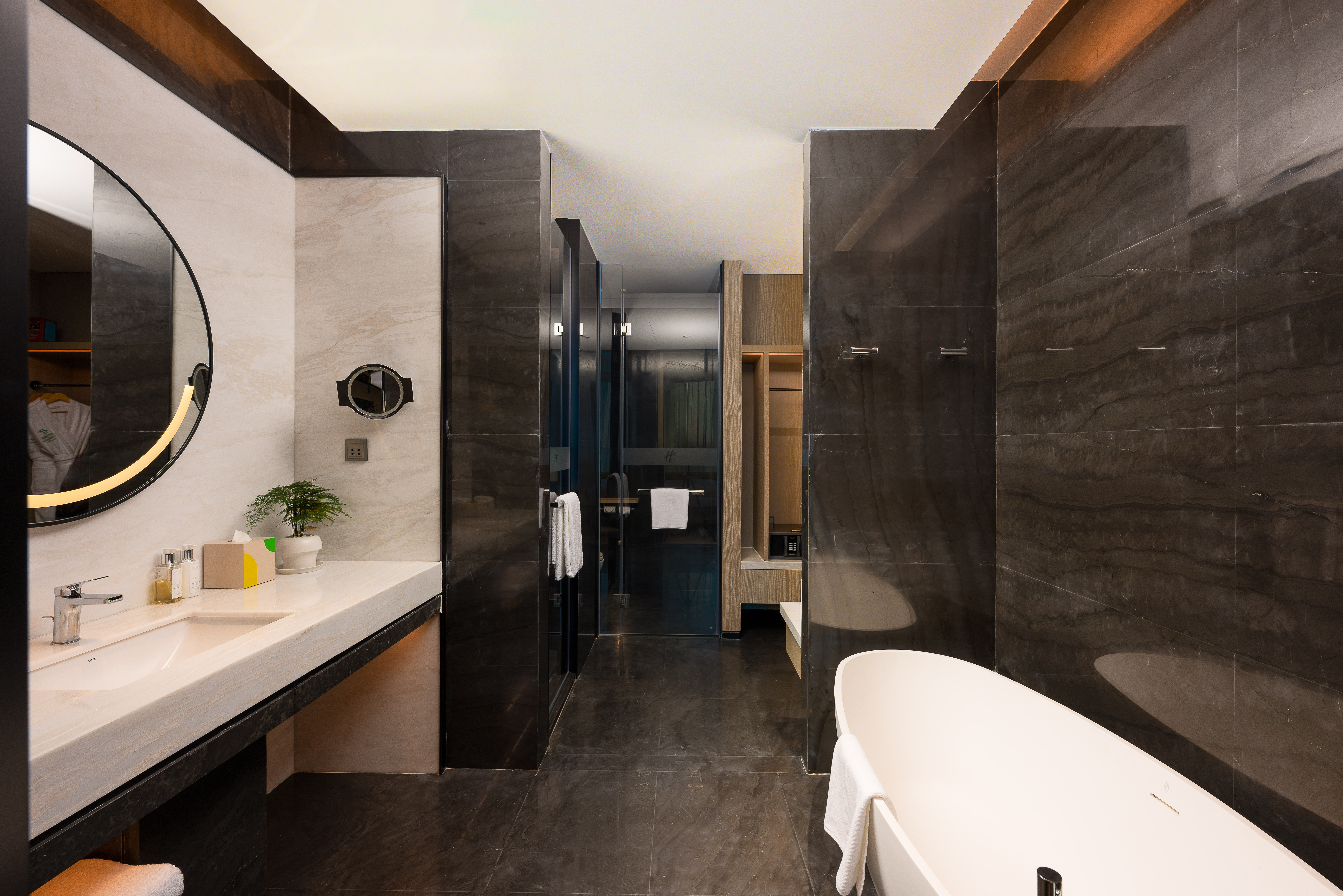 Holiday Inn Chongqing Data Valley 56/59