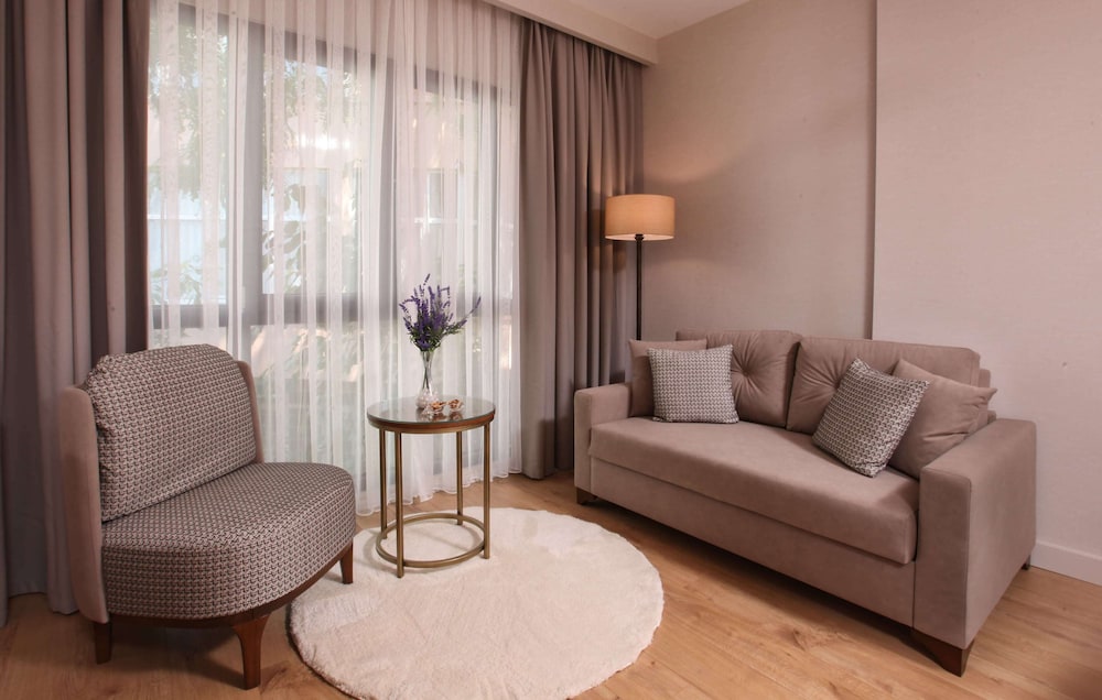 The Pearl Suites 12/29