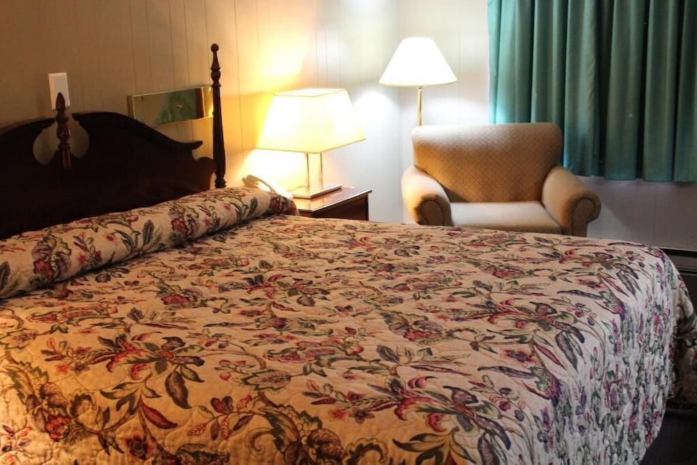 Colonial Inn Franklin 23/35