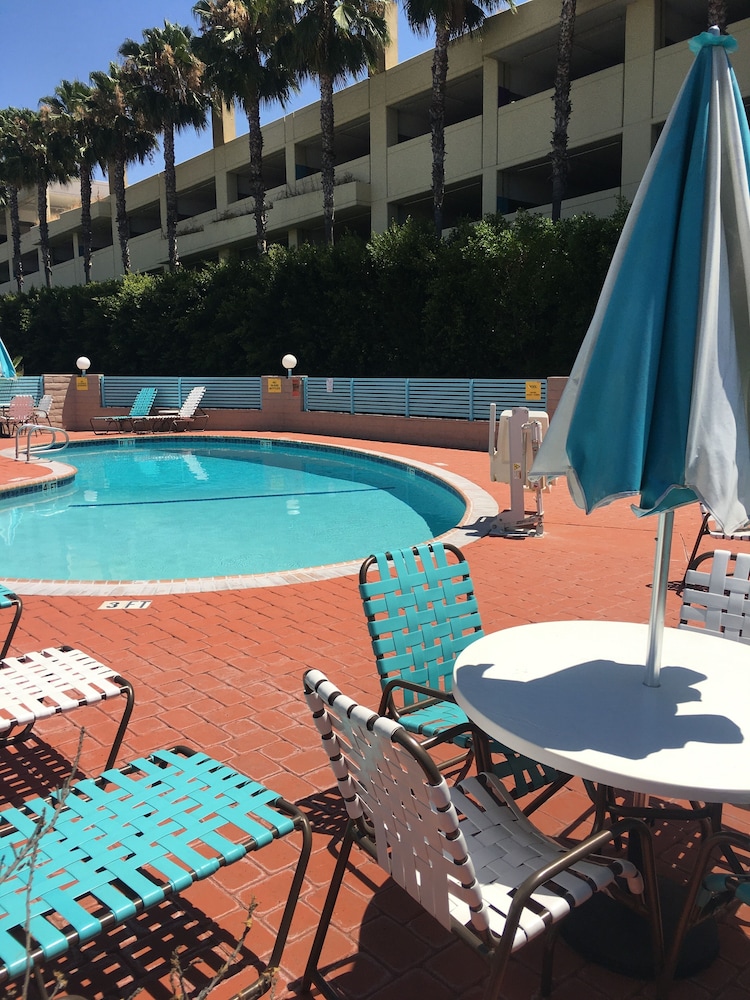 Kings Inn Anaheim 56/62