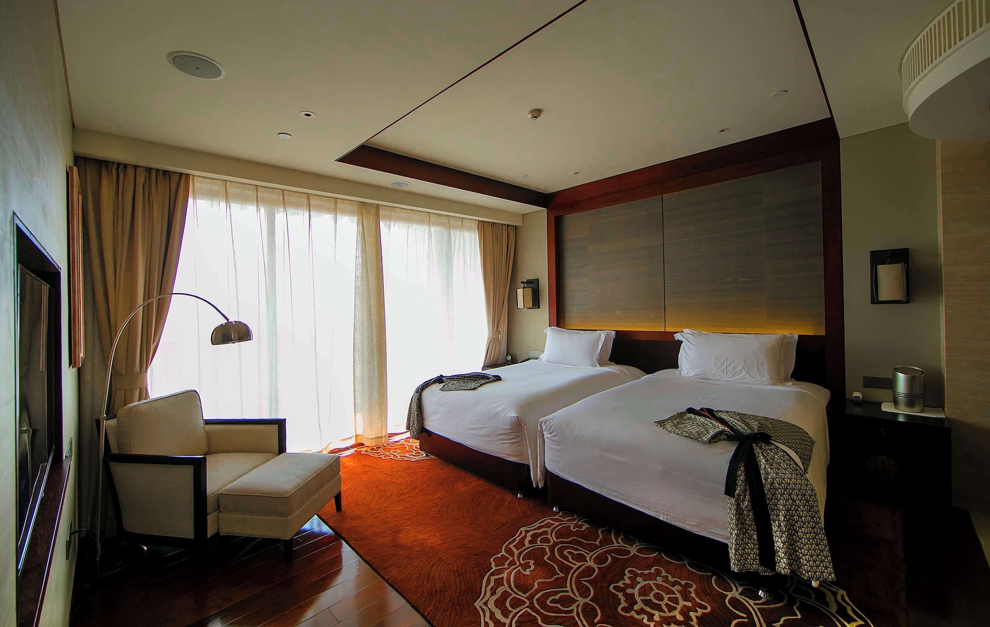 ROYAL, TWIN BEDS