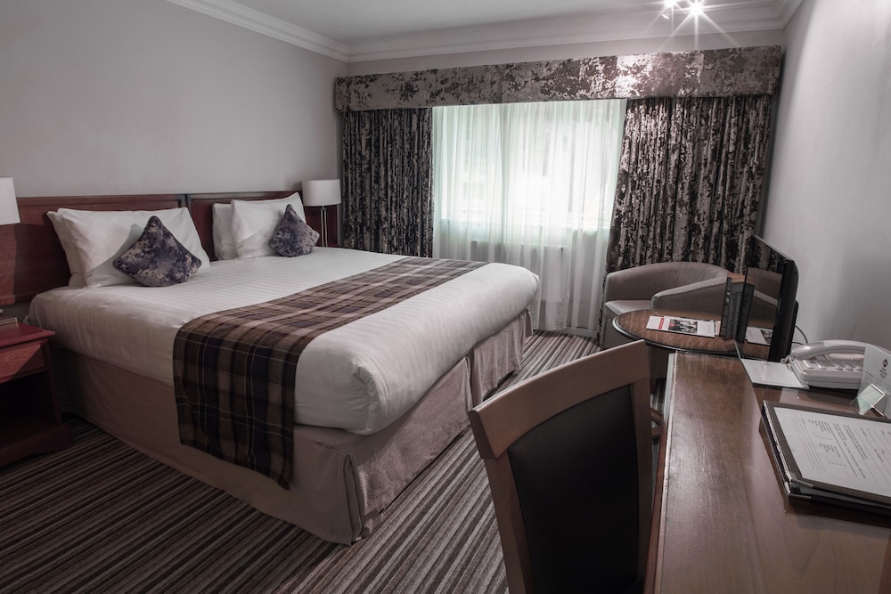 Best Western Plus Grim's Dyke Hotel 15/48