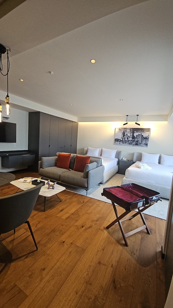 Amberes 64, an Ascend Collection Hotel 55/61