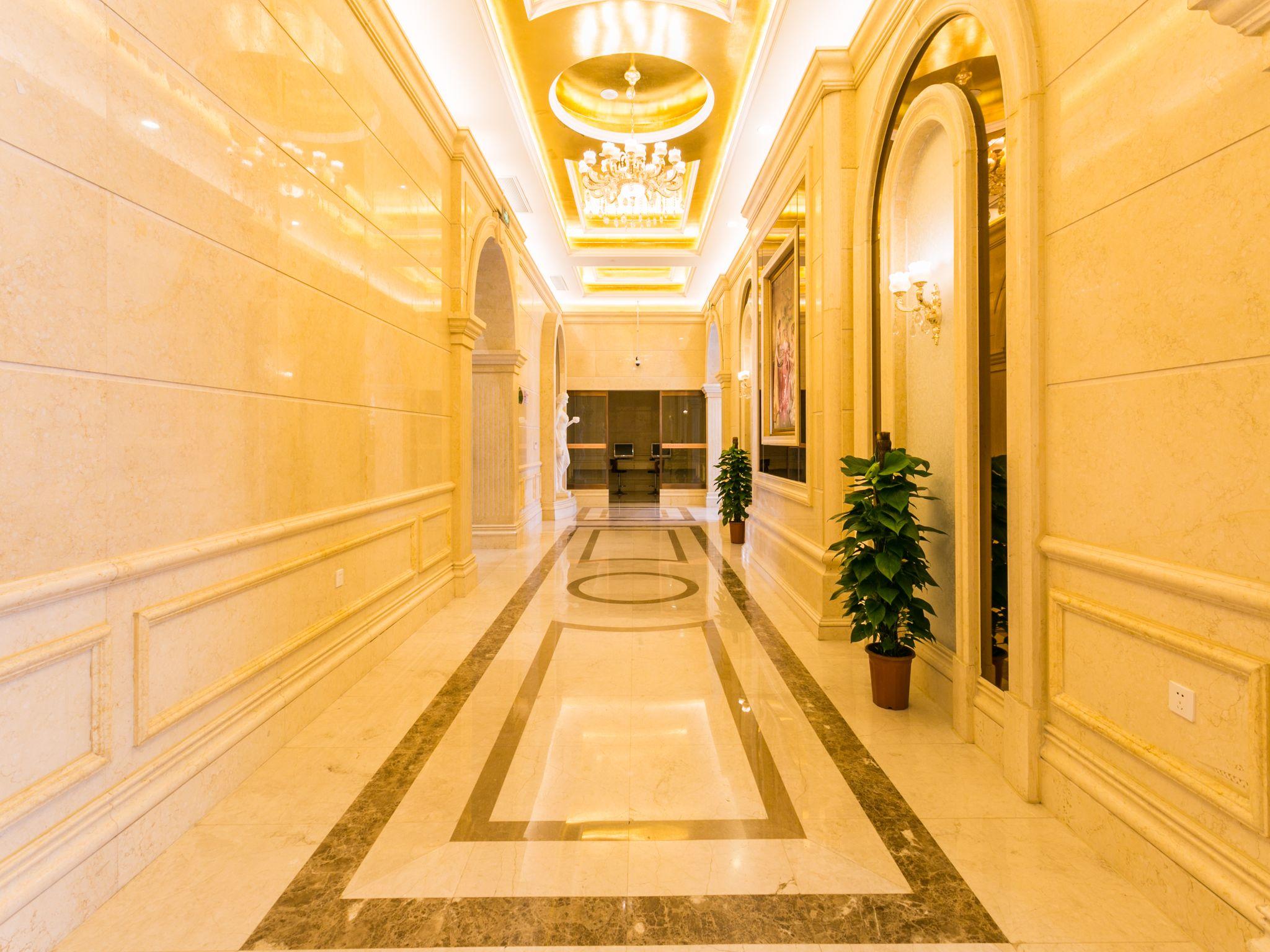Vienna Shanghai Hongqiao National Convention And E 37/50