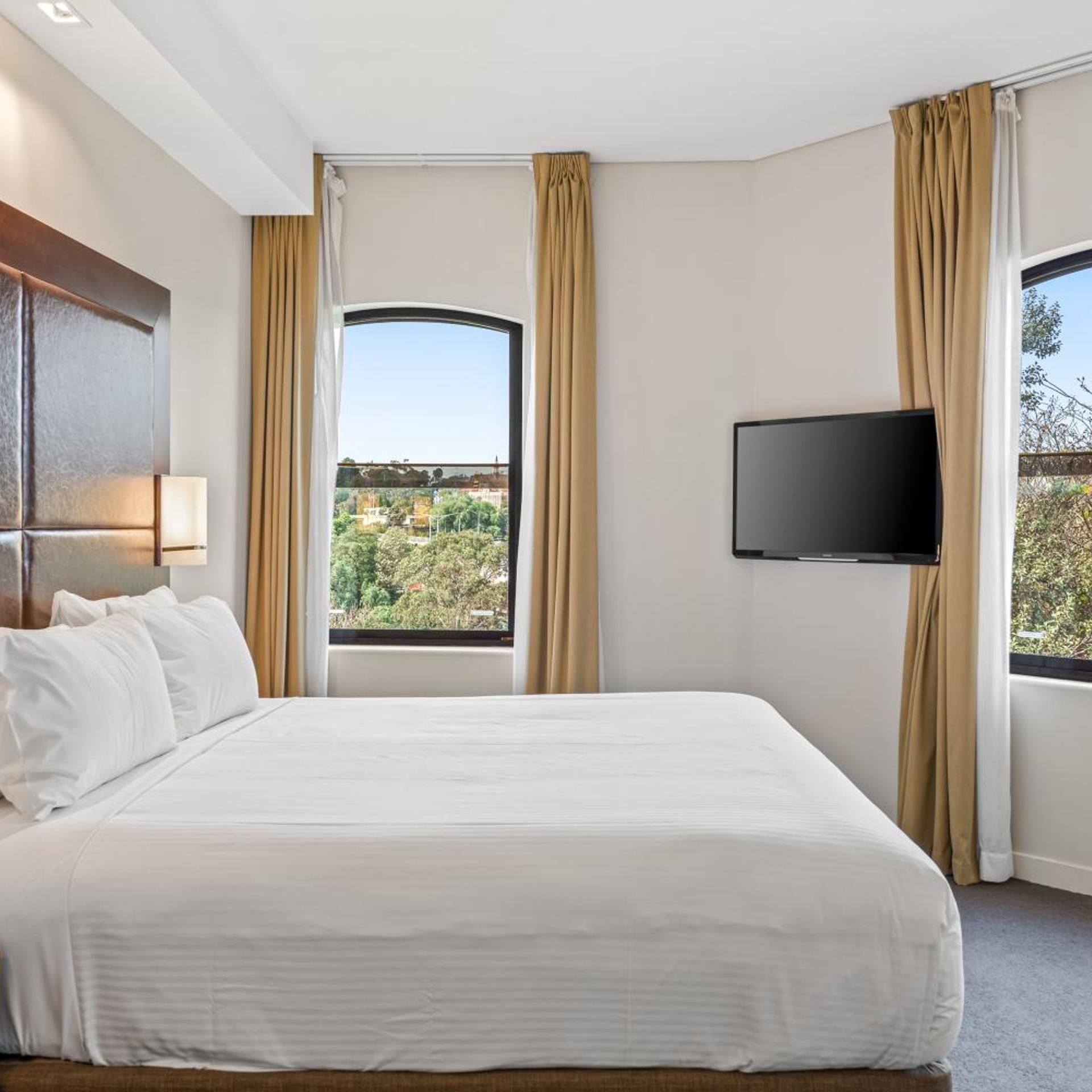 Spa, Suite, River View, Sofa, Amora Herencia Riverwalk Melbourne 3/5