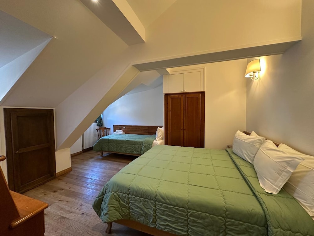 CLASSIC, TRIPLE, MOUNTAIN VIEW, ATTIC
