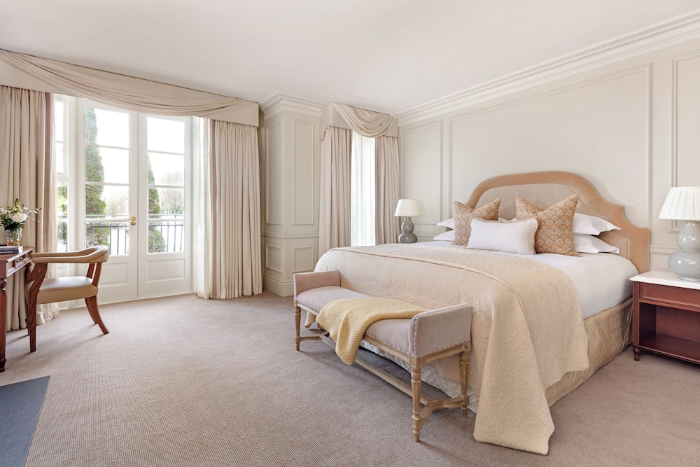 LUXURY, SUITE