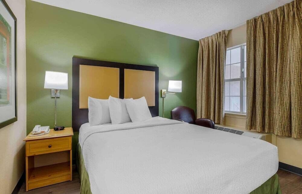 Suburban Studios Irving - Las Colinas 39/70