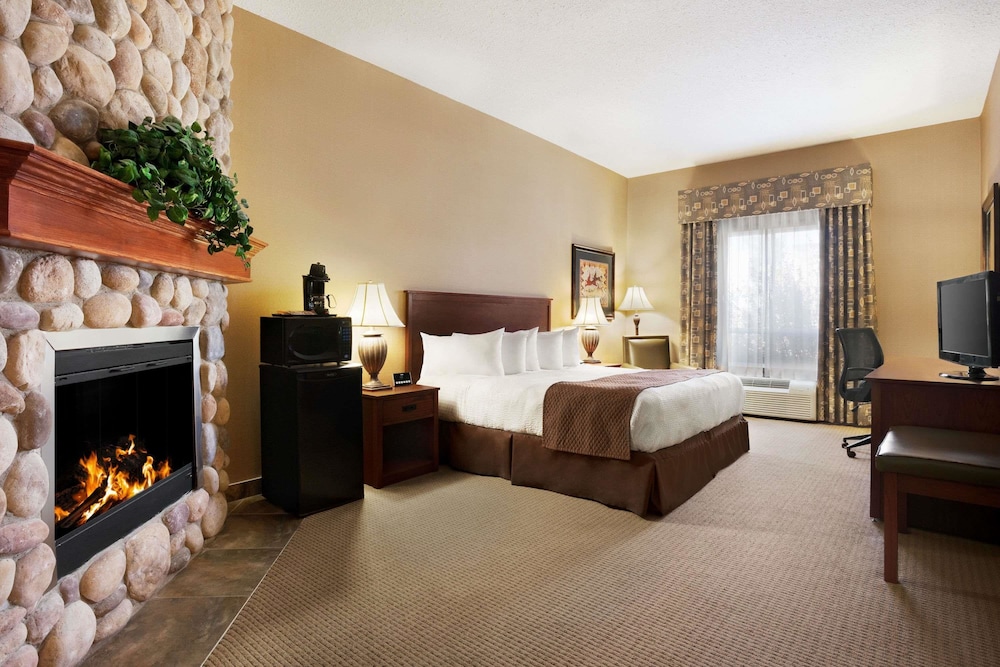 Days Inn & Suites By Wyndham Strathmore 11/29