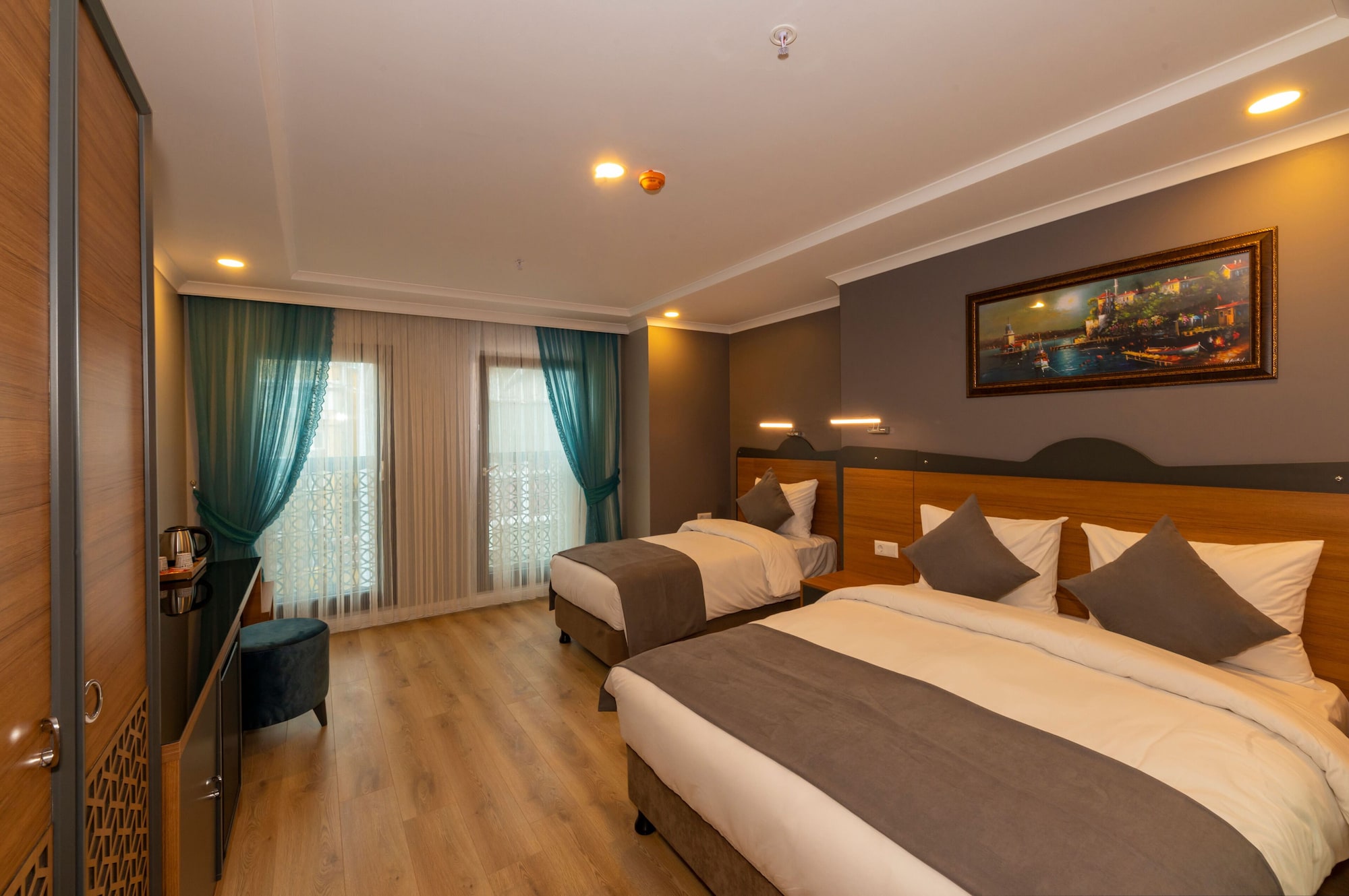 DELUXE TRIPLE ROOM