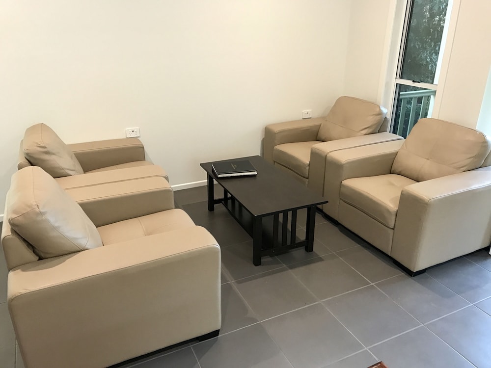 Camelot Boutique Accommodations 30/54