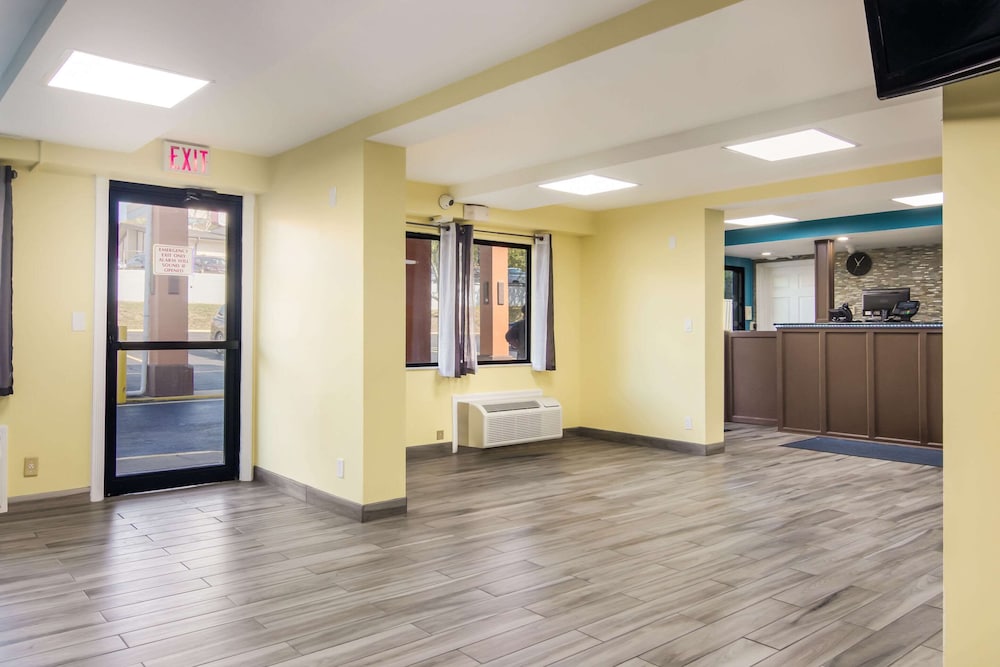 Rodeway Inn and Suites Monroeville Pittsburgh 17/42