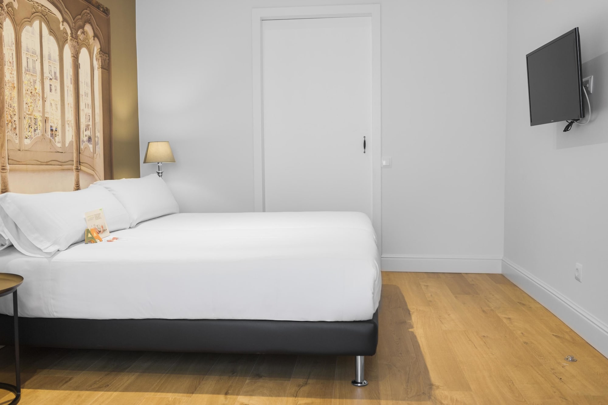 ROOM, TWIN BEDS