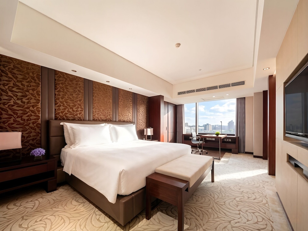 DELUXE, SUITE
