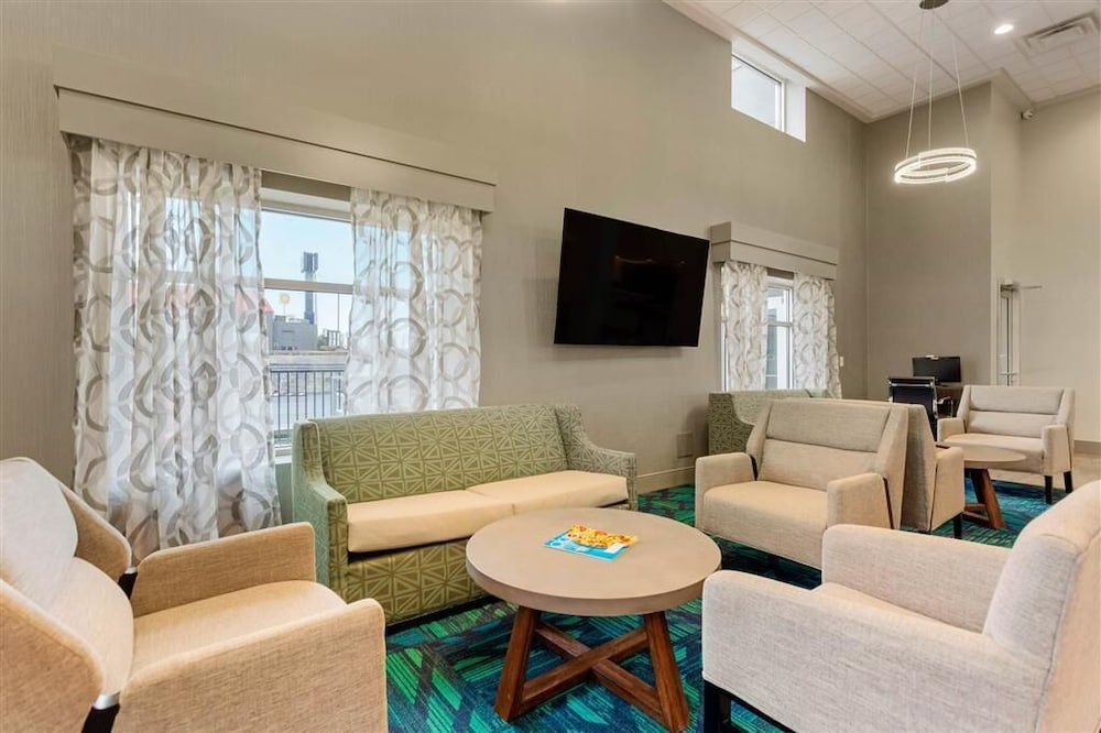 Days Inn & Suites by Wyndham Bowling Green 23/46