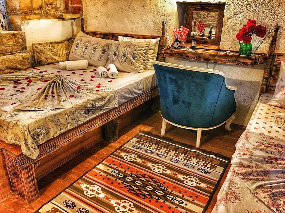 Parmis Boutique House 40/50