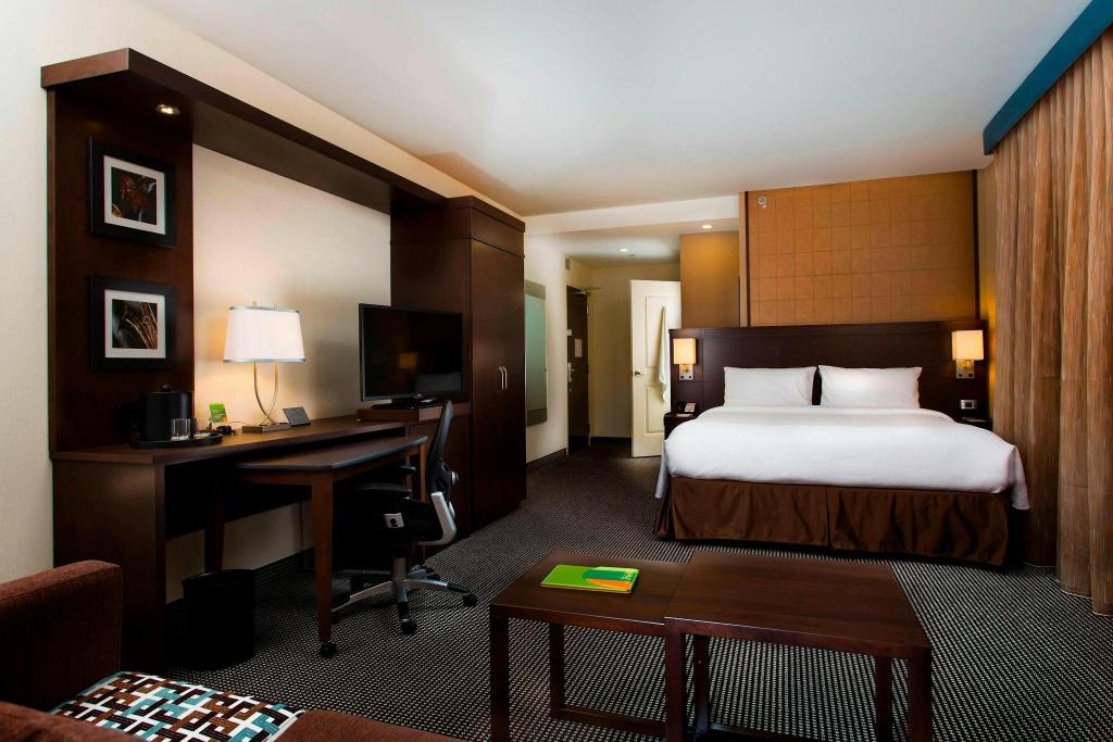 1 Bedroom, Presidential, Suite, King Bed, Urban View, Sofa, Bathtub
