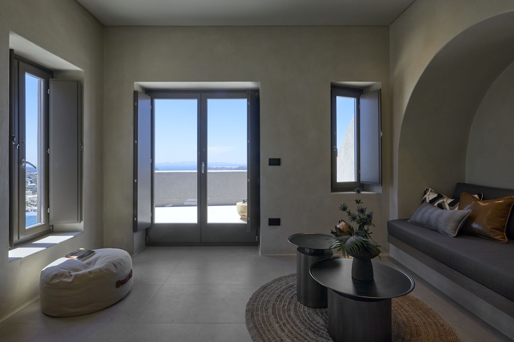 Halcyon Days Suites 28/50