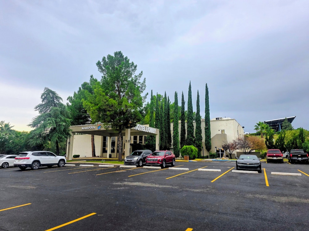 Mariposa Hotel 46/58
