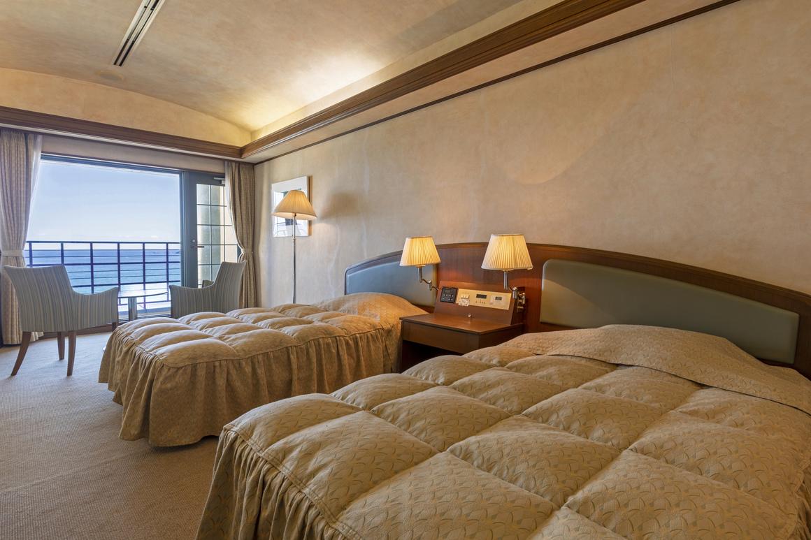 Universal, Twin Beds