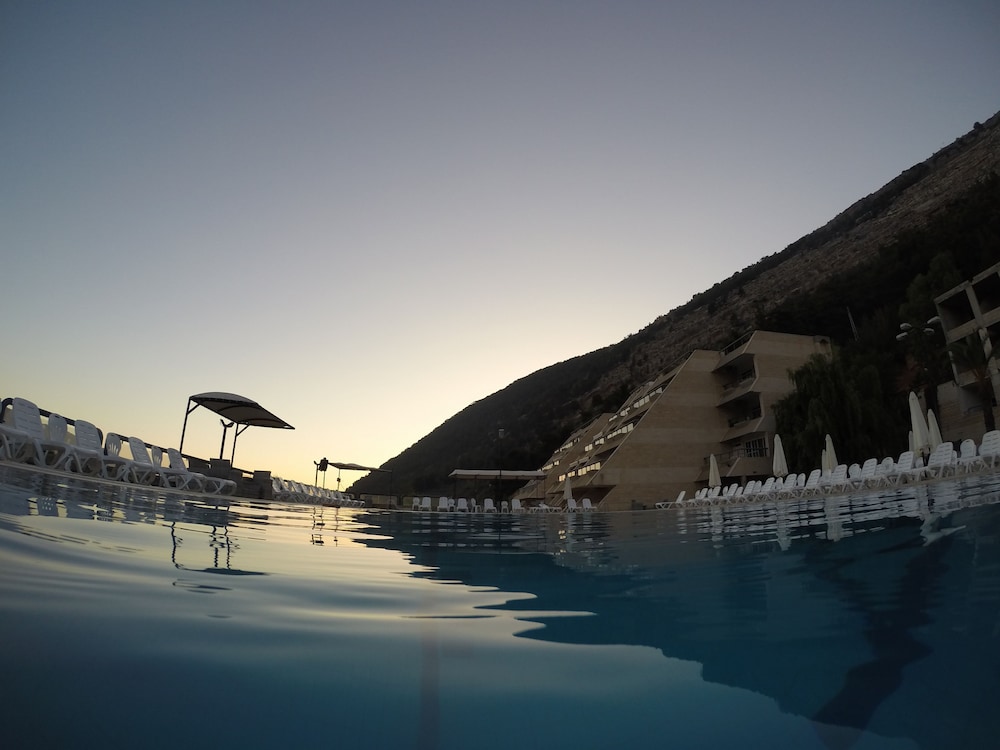 LE TOURNANT HOTEL & RESORT 51/54