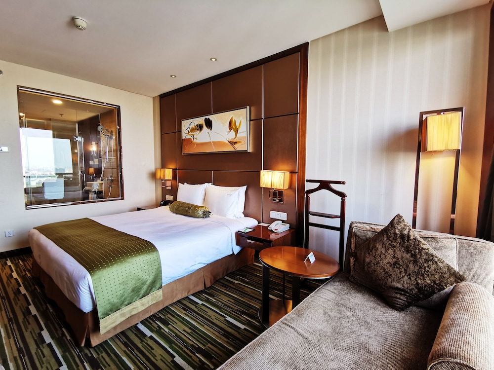 Crowne Plaza Shanghai Jinxiu by IHG 35/74