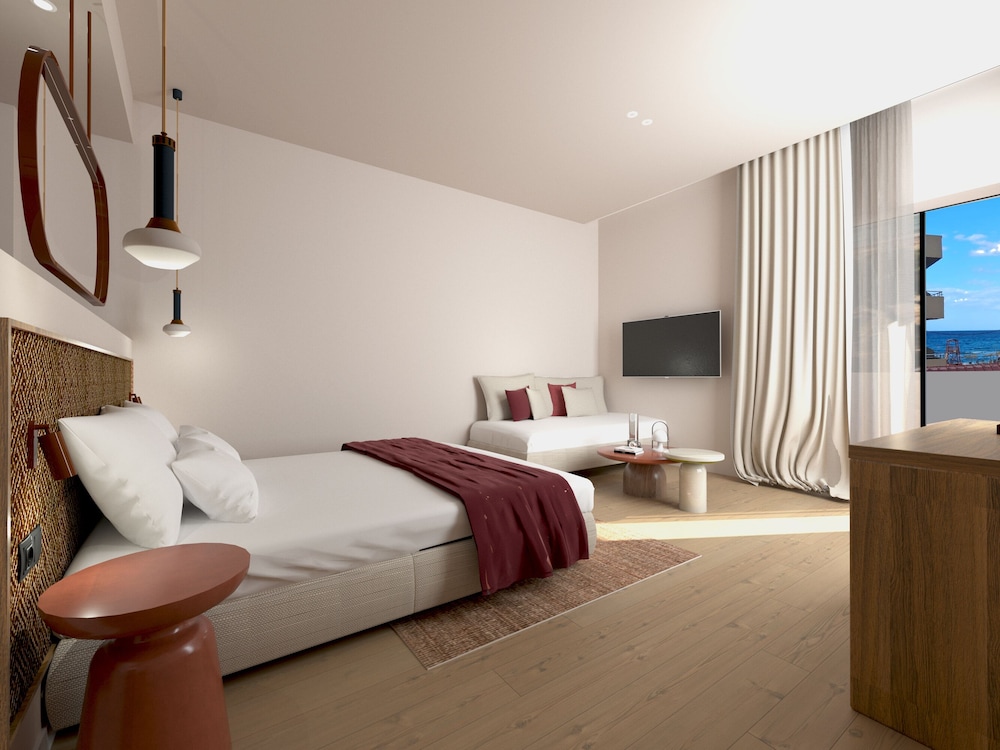 Junior Suite, King Bed, Lateral Side Sea View
