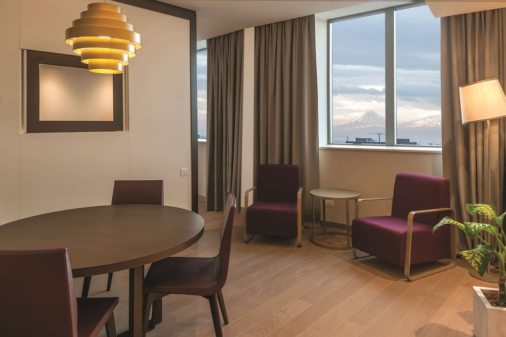 Doubletree By Hilton Hotel Yerevan City Centre 37/67