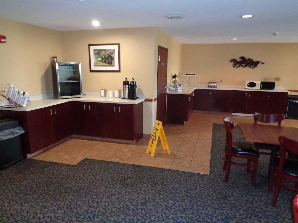 Fairgrounds Inn 12/42