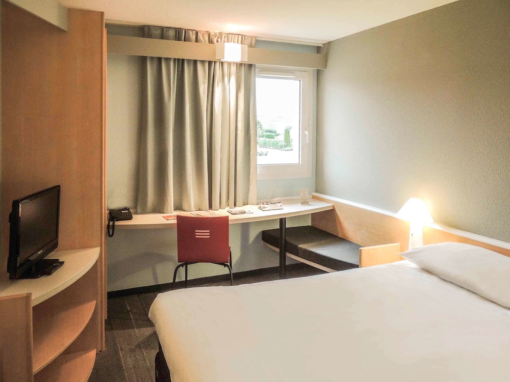 Ibis Auray 19/65