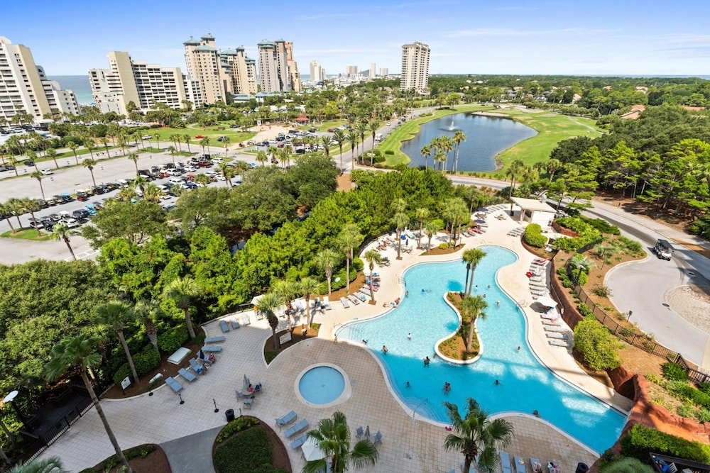 Luau Resort by Panhandle Getaways 43/50