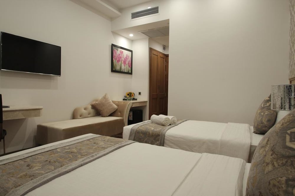 Acnos Grand Hotel 11/33