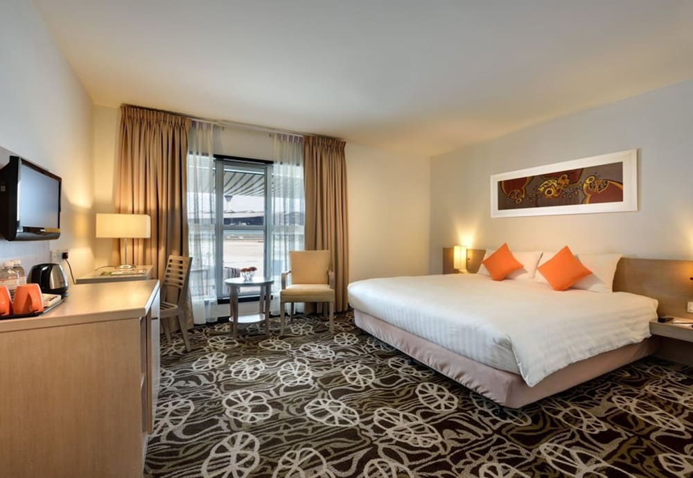Superior, Queen Bed