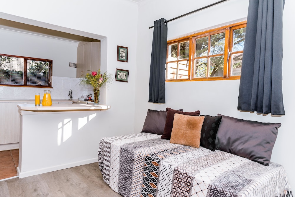Comfort, Cottage, King Bed, Garden Area