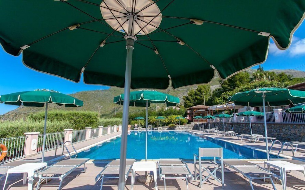 Hotel Ristorante Borgo La Tana 44/50