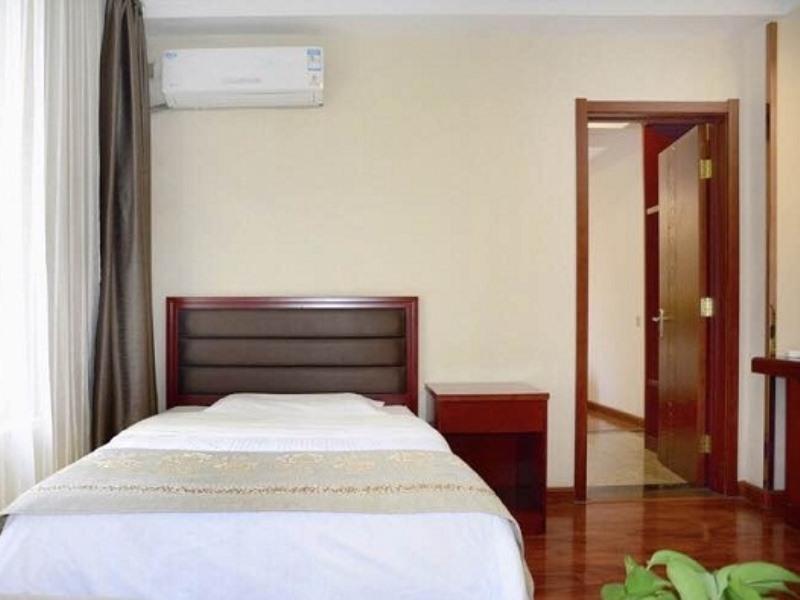 GreenTree Inn Taiyuan East Binhe Road Xiaodian High Speed Mouth Express Hotel 8/40