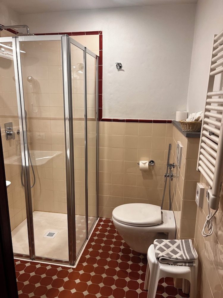 Nizza Hotel 68/69