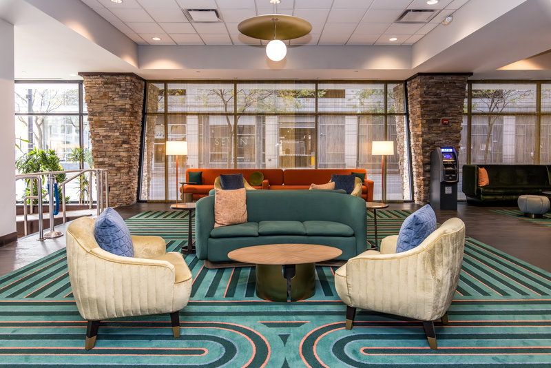 HOLIDAY INN HOTEL SUITES CINCINNATI DOWNTOWN 40/56