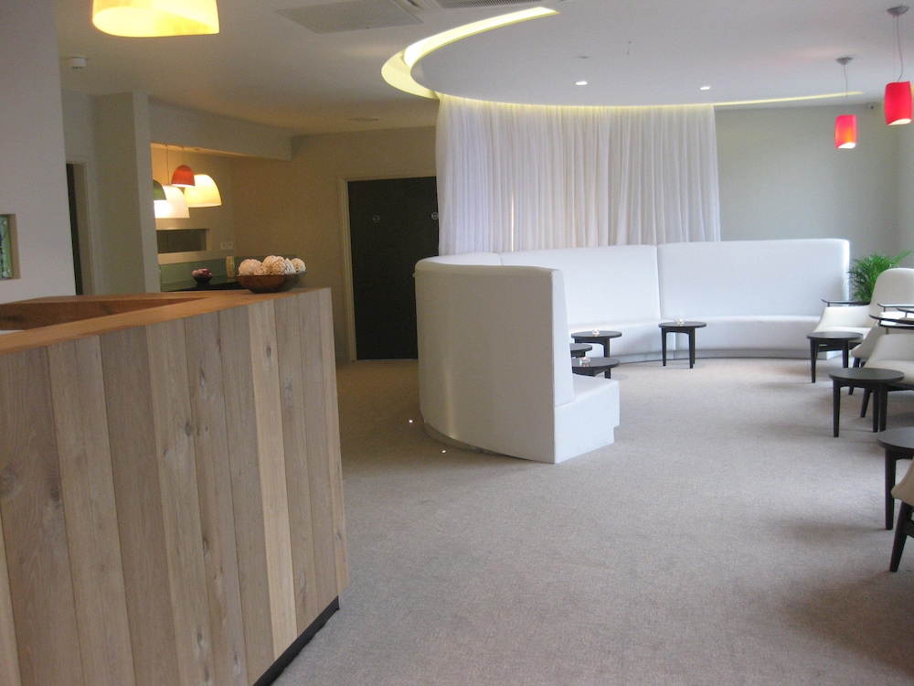 Axiom Park Hotel 5/50