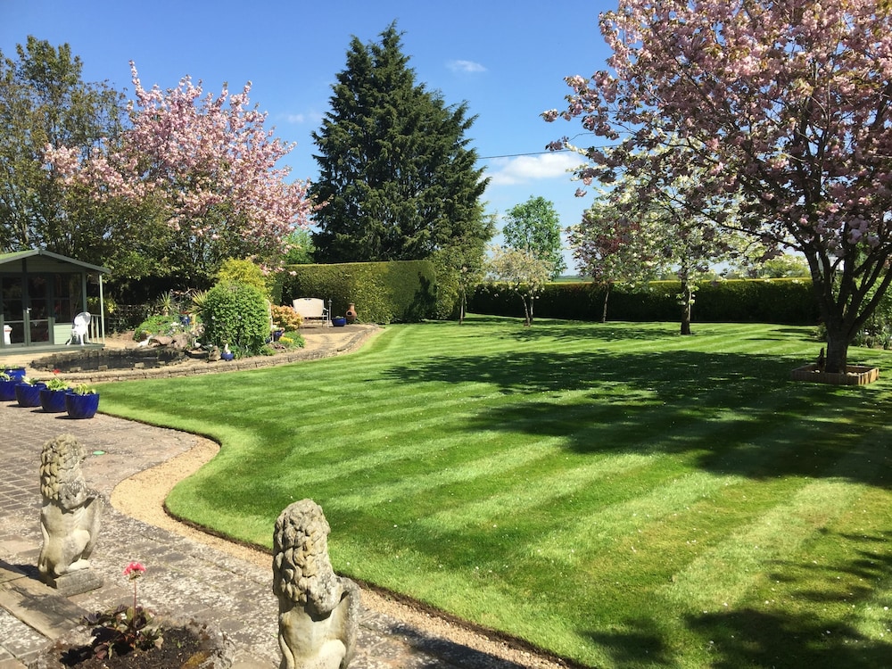 Orchard Side Bed And Breakfast 38/50