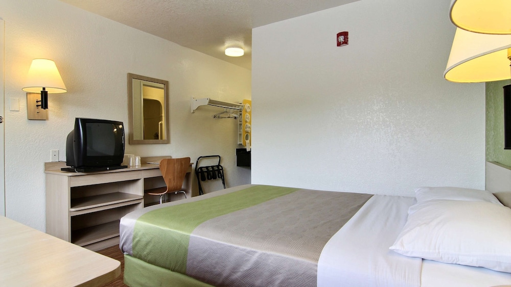 Motel6 Albuquerque, NM - Midtown 14/50