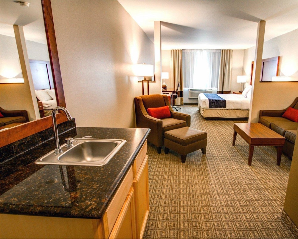 Comfort Inn & Suites Near Temecula Wine Country 26/30